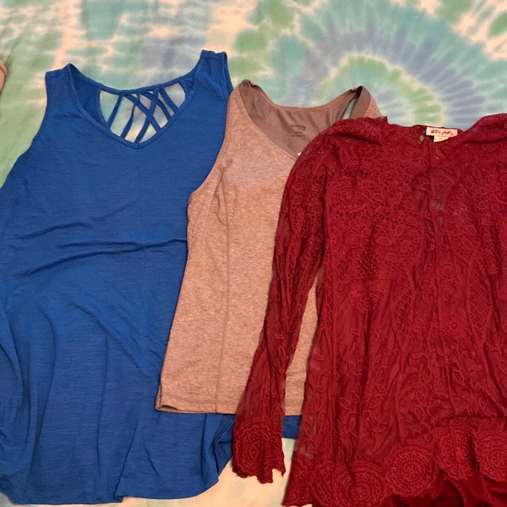 1x shirt bundle, 2 tanks 1 long sleeve #143